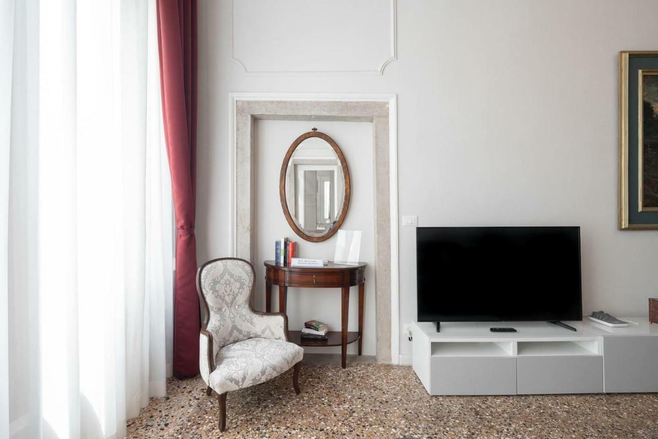 Apartment Ponte Raspi Canal View Venice Exterior photo